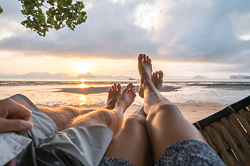 couple beach feet 001 is